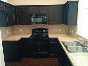 155 Creekside Villa Dr in Kyle, TX - Building Photo - Building Photo