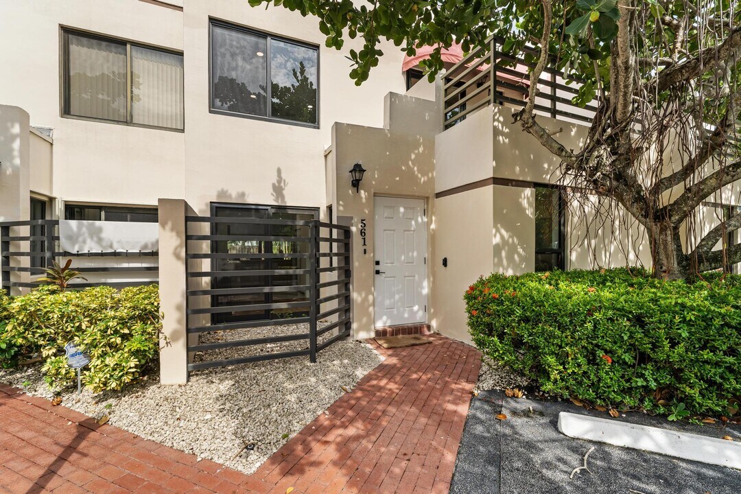 541 N Ocean Blvd in Boca Raton, FL - Building Photo