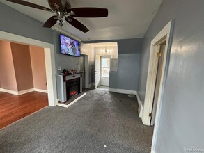 20 Stapleton St-Unit -Apt 1 in Mount Clemens, MI - Foto de edificio - Building Photo