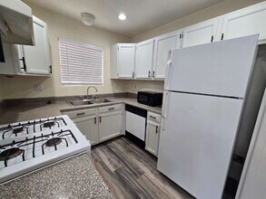 6027 Chisolm Trail in Las Vegas, NV - Building Photo - Building Photo