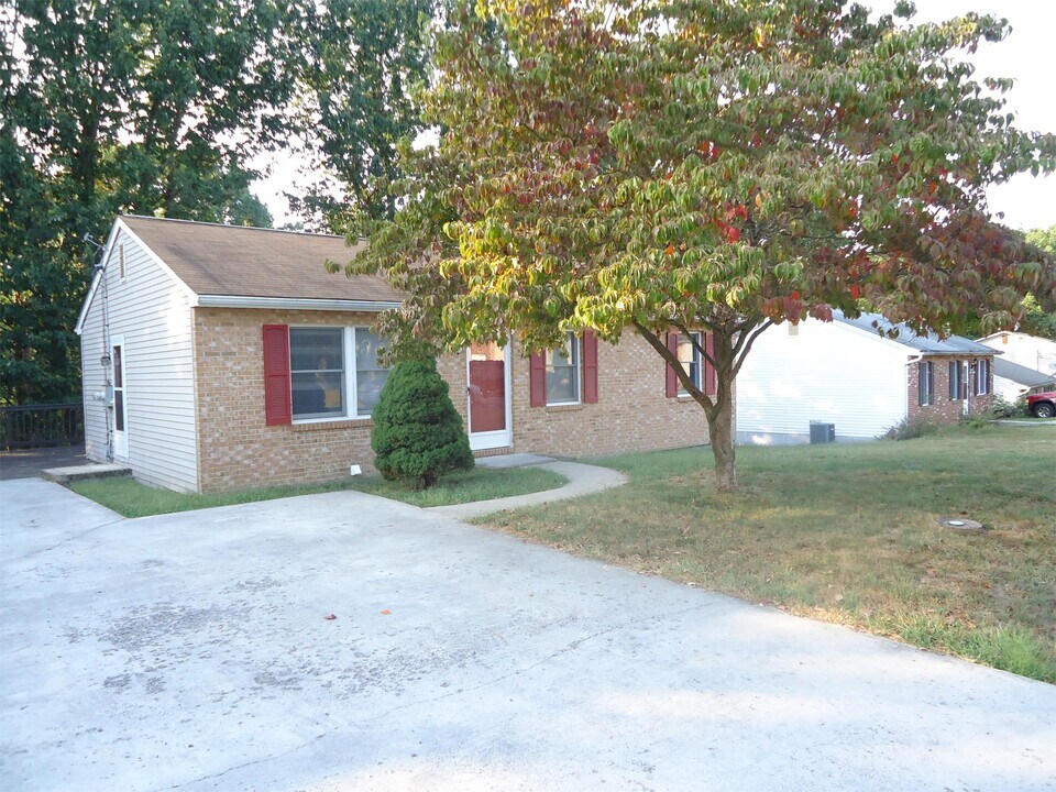 163 Country Park Dr in Winchester, VA - Building Photo