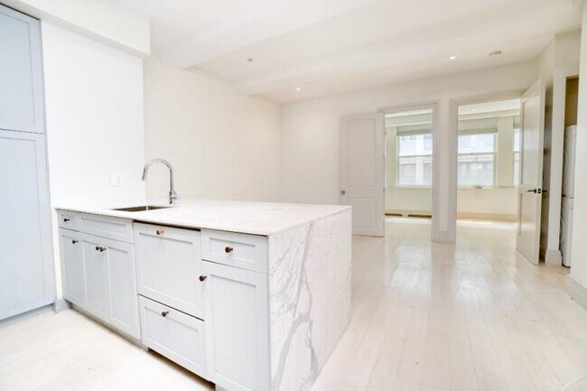 43 W 27th St in New York, NY - Building Photo - Building Photo