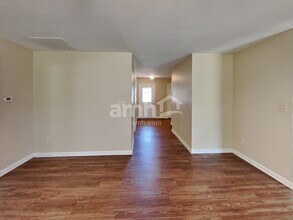 5904 Jackie Ln in Indianapolis, IN - Foto de edificio - Building Photo