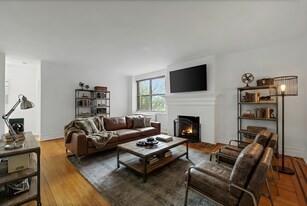 100 E Palisade Ave in Englewood, NJ - Building Photo