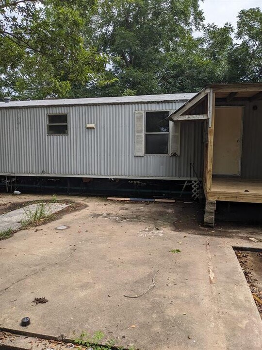 33509 Reynolds Rd in Simonton, TX - Building Photo