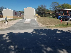 21416 Coyote Trail in Lago Vista, TX - Building Photo - Building Photo