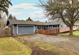 823 NW 7th Ave in Hillsboro, OR - Building Photo - Building Photo