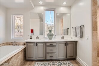 8 Cerchio Alto in Henderson, NV - Foto de edificio - Building Photo