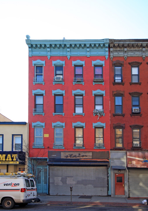 766 Grand St in Brooklyn, NY - Foto de edificio