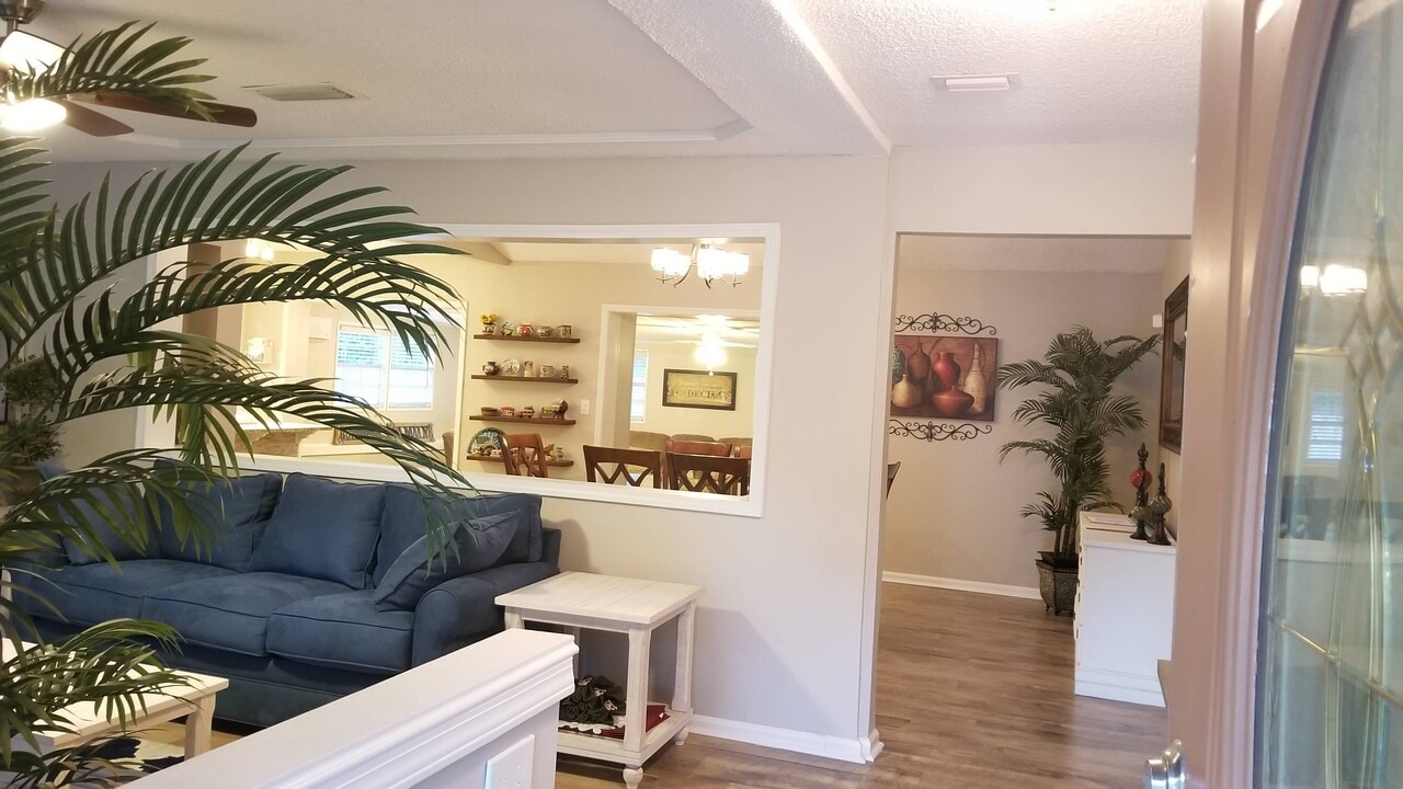 1751 Horton Dr in Orange Park, FL - Foto de edificio