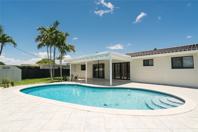 9200 SW 62nd St in Miami, FL - Building Photo - Building Photo