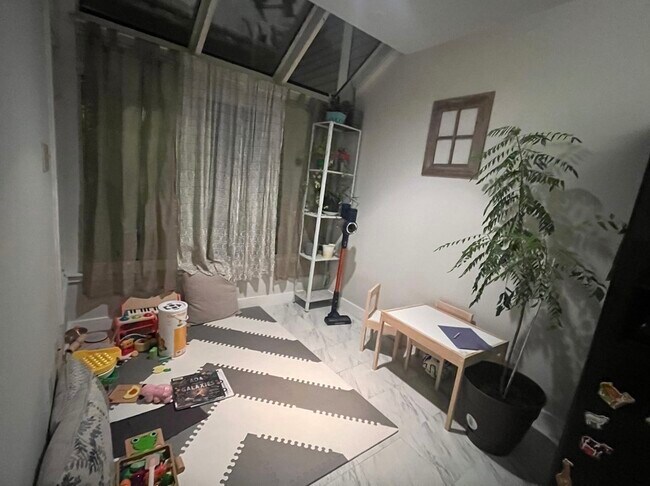 11 Fresh Pond Pl in Cambridge, MA - Building Photo - Building Photo