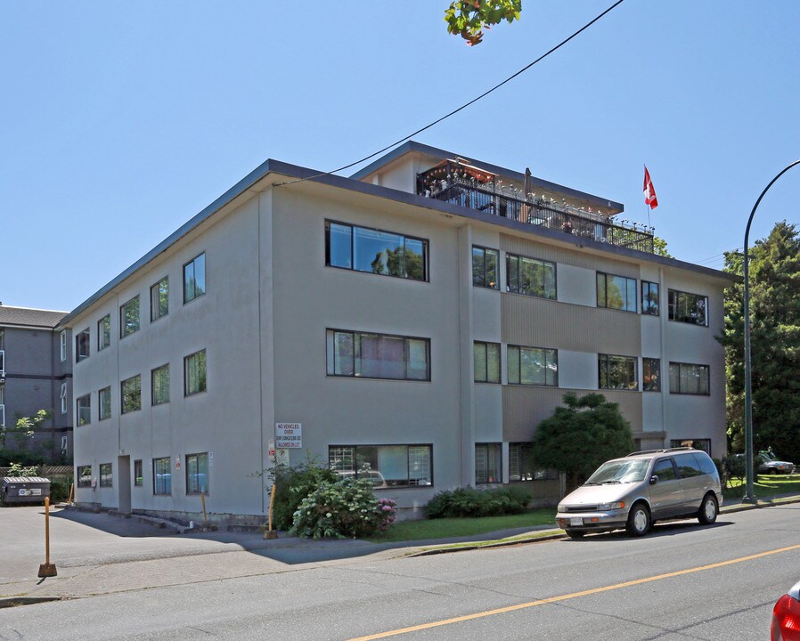 116 E 16th Ave in Vancouver, BC - Building Photo