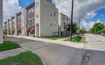 5521 Larkin St in Houston, TX - Building Photo - Building Photo