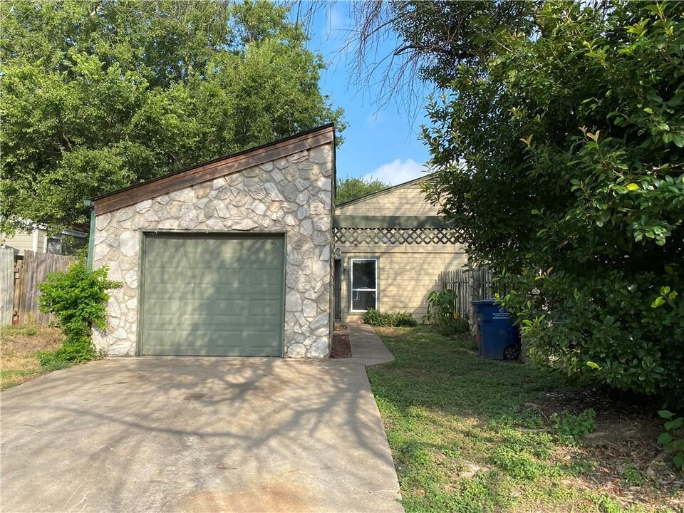 919 Sirocco Dr in Austin, TX - Building Photo