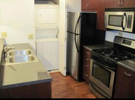 7819 S South Shore Dr in Chicago, IL - Building Photo