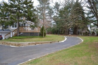 3 Meadow Dr in Warren, NJ - Building Photo - Building Photo