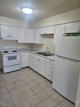 5615-5618 8th St Ct E in Bradenton, FL - Building Photo - Building Photo