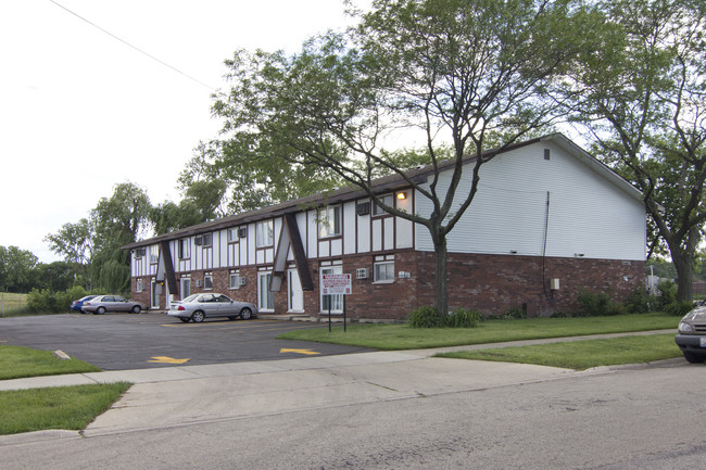 1735 Longview Rd in Waukegan, IL - Building Photo - Building Photo