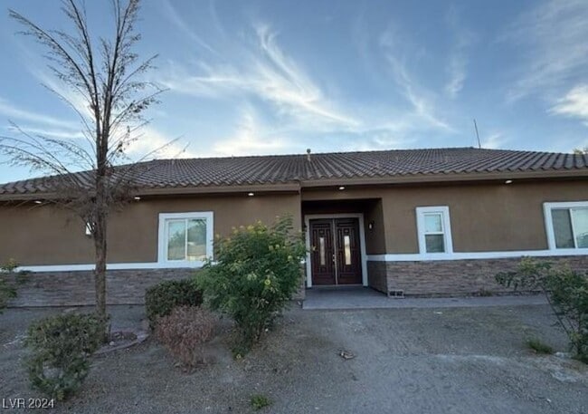 property at 2085 Saratoga St