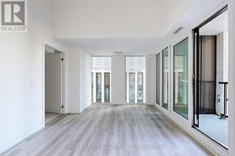 608-238 SIMCOE St in Toronto, ON - Building Photo - Building Photo