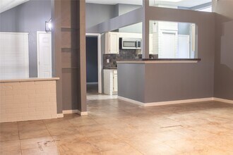 13106 Hollowcreek Park Dr in Houston, TX - Building Photo - Building Photo