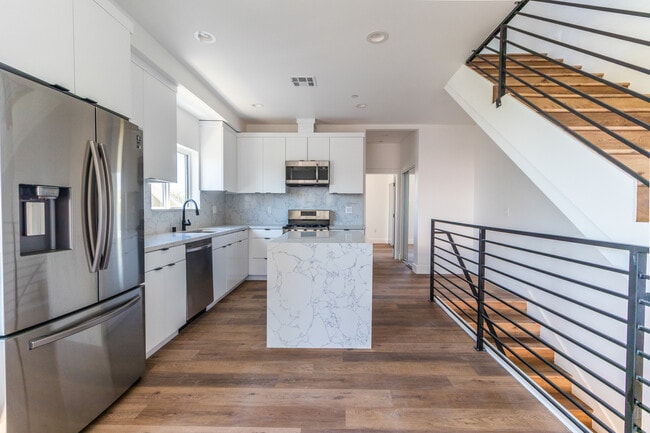 4507 1/4 W 18th St in Los Angeles, CA - Building Photo - Building Photo