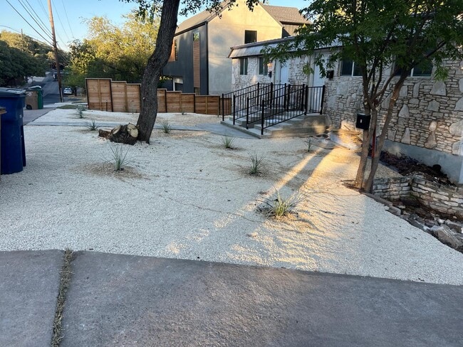 3305 Clawson Rd, Unit C in Austin, TX - Building Photo - Building Photo