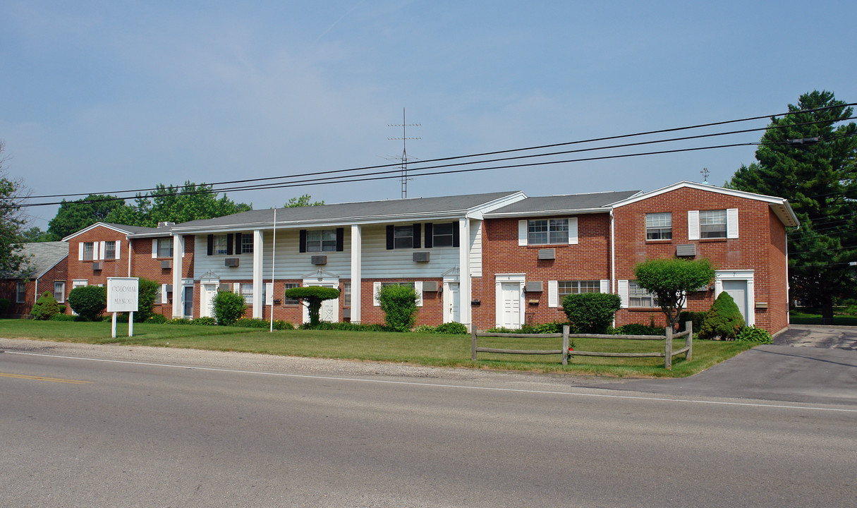 Colonial Manor in Fairborn, OH - Building Photo