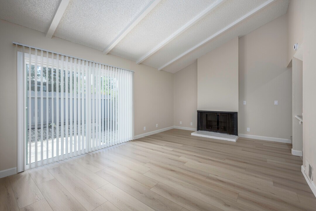 Creekside Oaks in Carmichael, CA - Building Photo