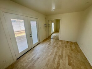 307 N Mission Rd, Unit 307 in Fallbrook, CA - Foto de edificio - Building Photo