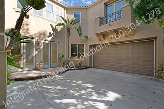 7633 Heatherly Ln in San Diego, CA - Foto de edificio - Building Photo