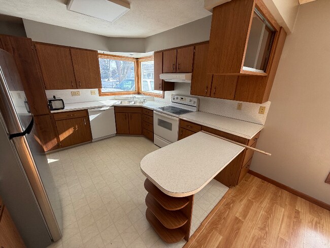 110 N 2nd Ave W in Hartley, IA - Foto de edificio - Building Photo