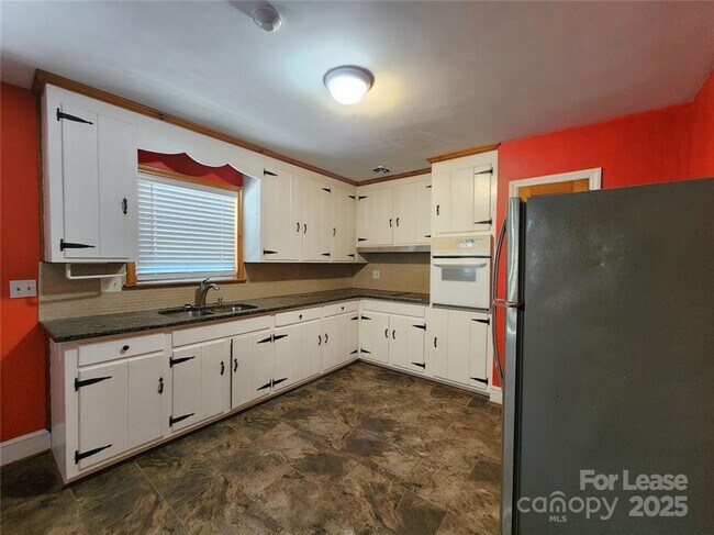 7604 Shady Ln in Charlotte, NC - Building Photo - Building Photo