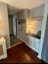 1006 Westbrooke Way in Hopkins, MN - Foto de edificio - Building Photo