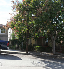 927-929 W Kensington Rd in Los Angeles, CA - Building Photo - Building Photo