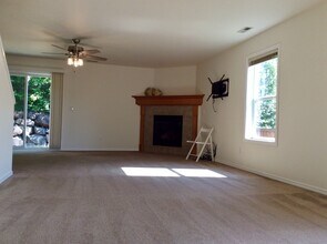 21438 SE 298th Pl in Kent, WA - Foto de edificio - Building Photo