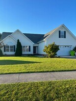 151 MacDonald Blvd in Havelock, NC - Building Photo