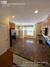 8 Rhododendron Dr in Greensboro, NC - Building Photo - Building Photo
