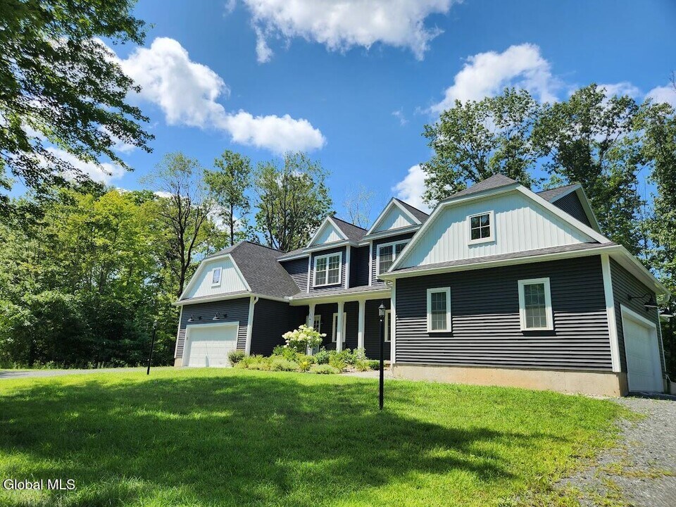 123 Eastline Rd in Ballston Lake, NY - Building Photo