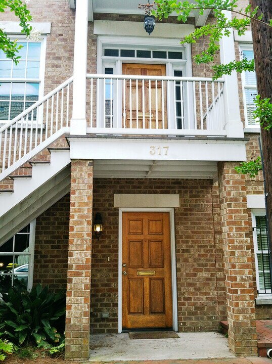 317 W Taylor St, Unit Apt B in Savannah, GA - Building Photo