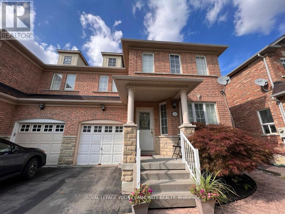 93 Starr Crescent in Aurora, ON - Building Photo