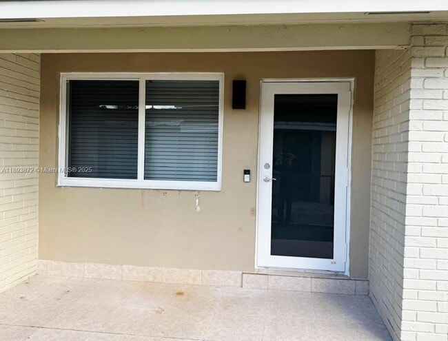 9305 SW 37th St in Miami, FL - Building Photo - Building Photo