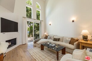 6485 Zuma View Pl in Malibu, CA - Building Photo