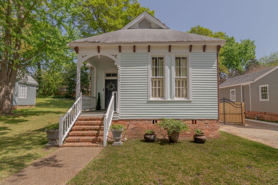 526 Broadway in Columbus, GA - Building Photo