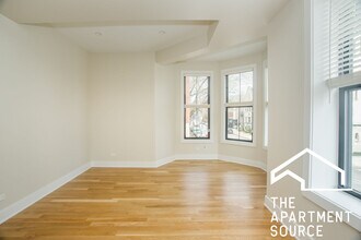 2258 N Southport Ave, Unit 2 in Chicago, IL - Building Photo - Building Photo