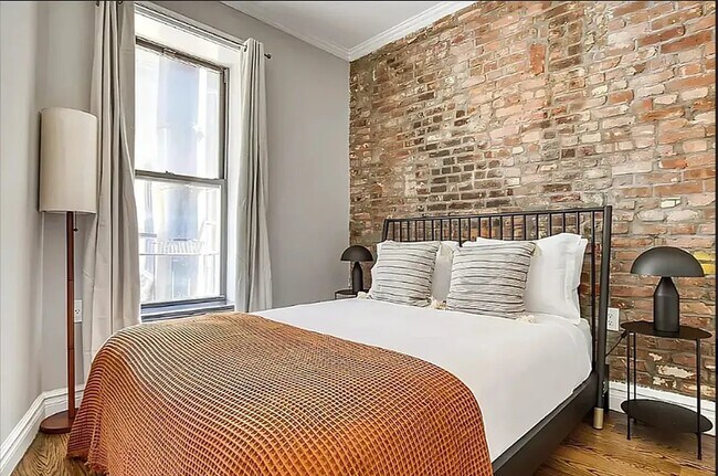 722 Tenth Avenue in New York, NY - Building Photo - Building Photo