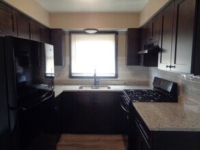 7041 99th St in Chicago Ridge, IL - Building Photo - Building Photo