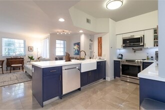 3165 NE 184th St in Aventura, FL - Foto de edificio - Building Photo