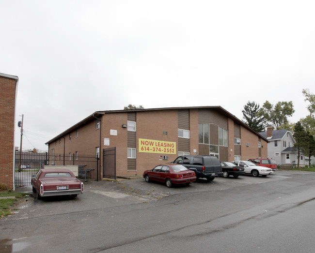 Dunbar Plaza Apartments in Columbus, OH - Building Photo - Building Photo